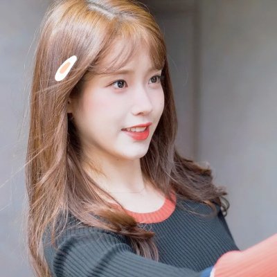坐推土机的少女